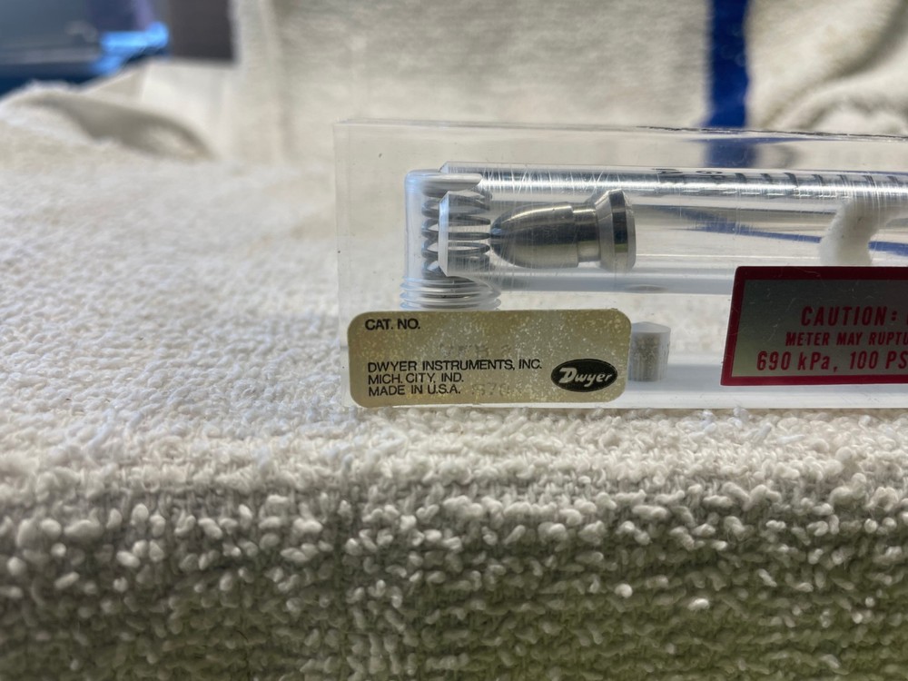 NOS Dwyer Series VFB VISI-FLOAT Flowmeter VFB 81