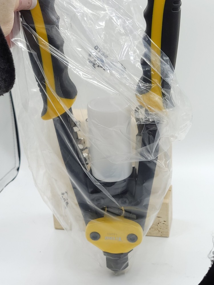 Heavy Duty Hand Riveter Titan Tools 15050 Open BOX