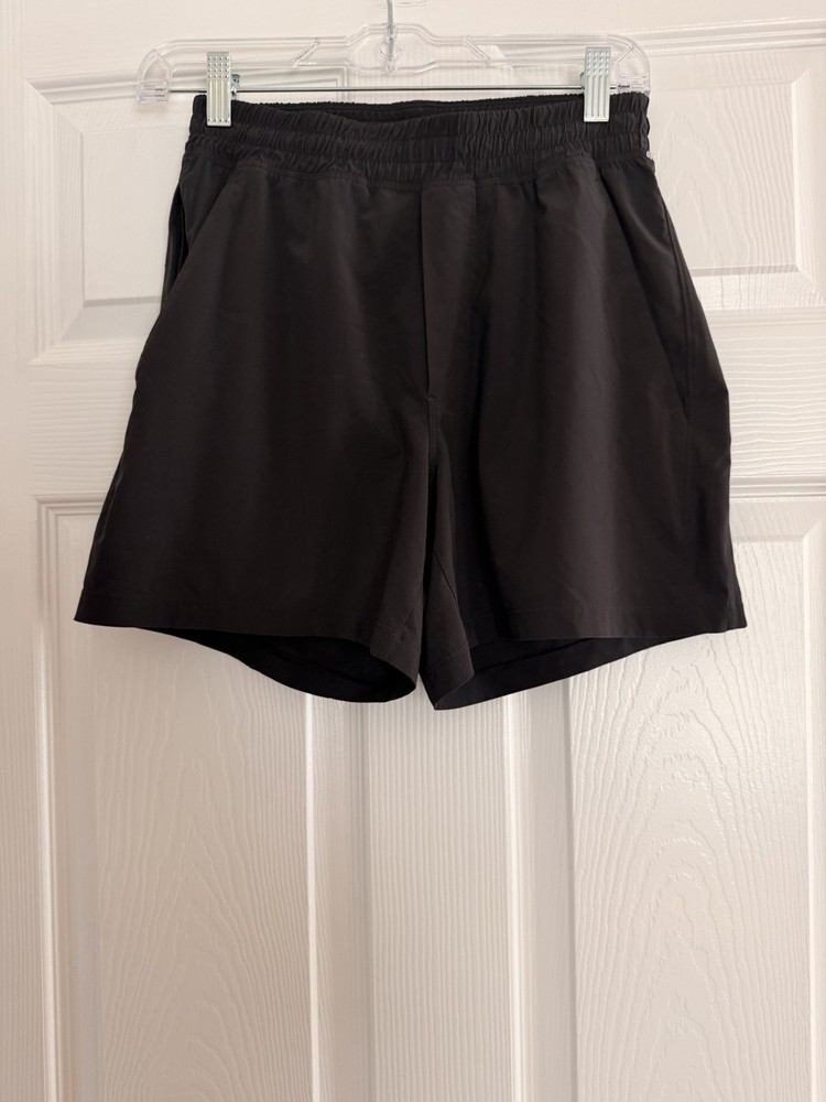 LULULEMON PACE BREAKER SHORT, NWOT, SQUARE DOT