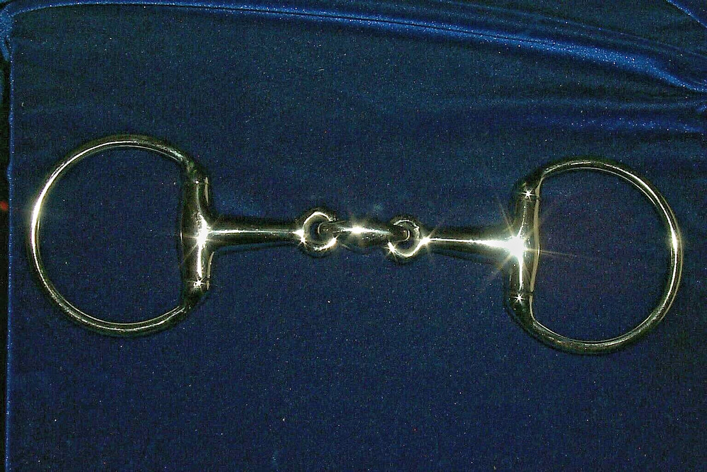 4.5" Three piece eggbutt snaffle with peanut.