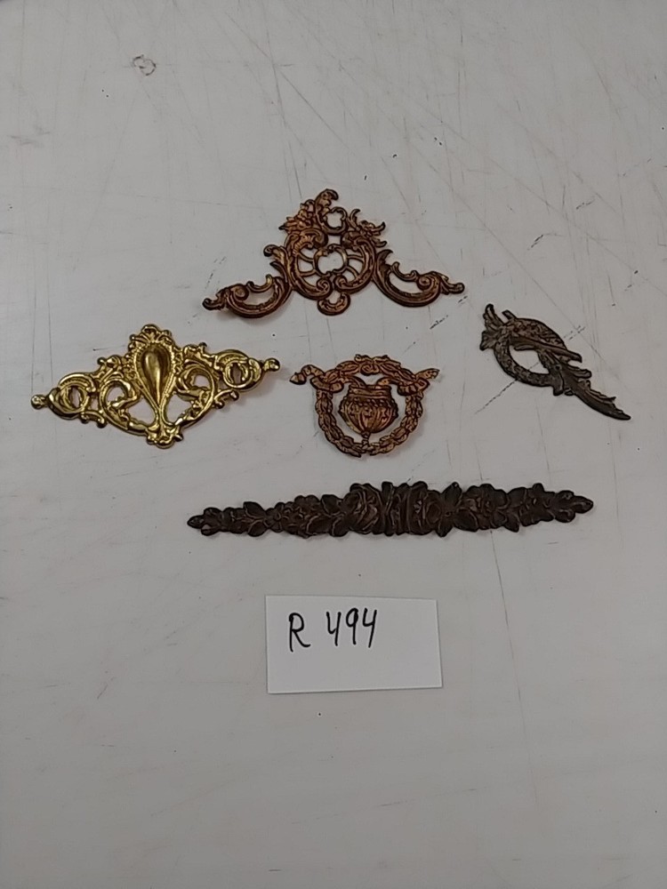 ASSORTED CLOCK FRONT DECORATIONS