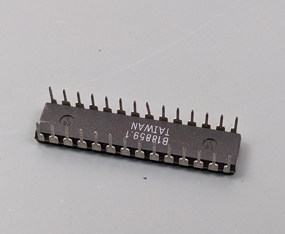 (4) 32K x 8 Static RAM DIP ICs, Etron EM51256C SRAM