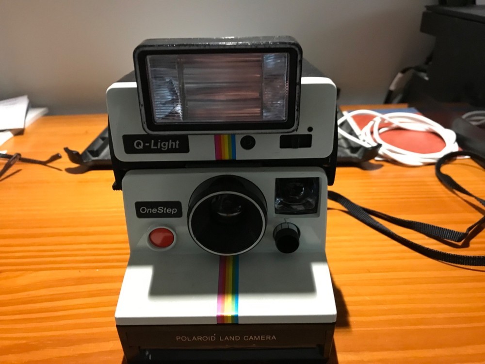 polaroid one step instant camera with Q-light flash