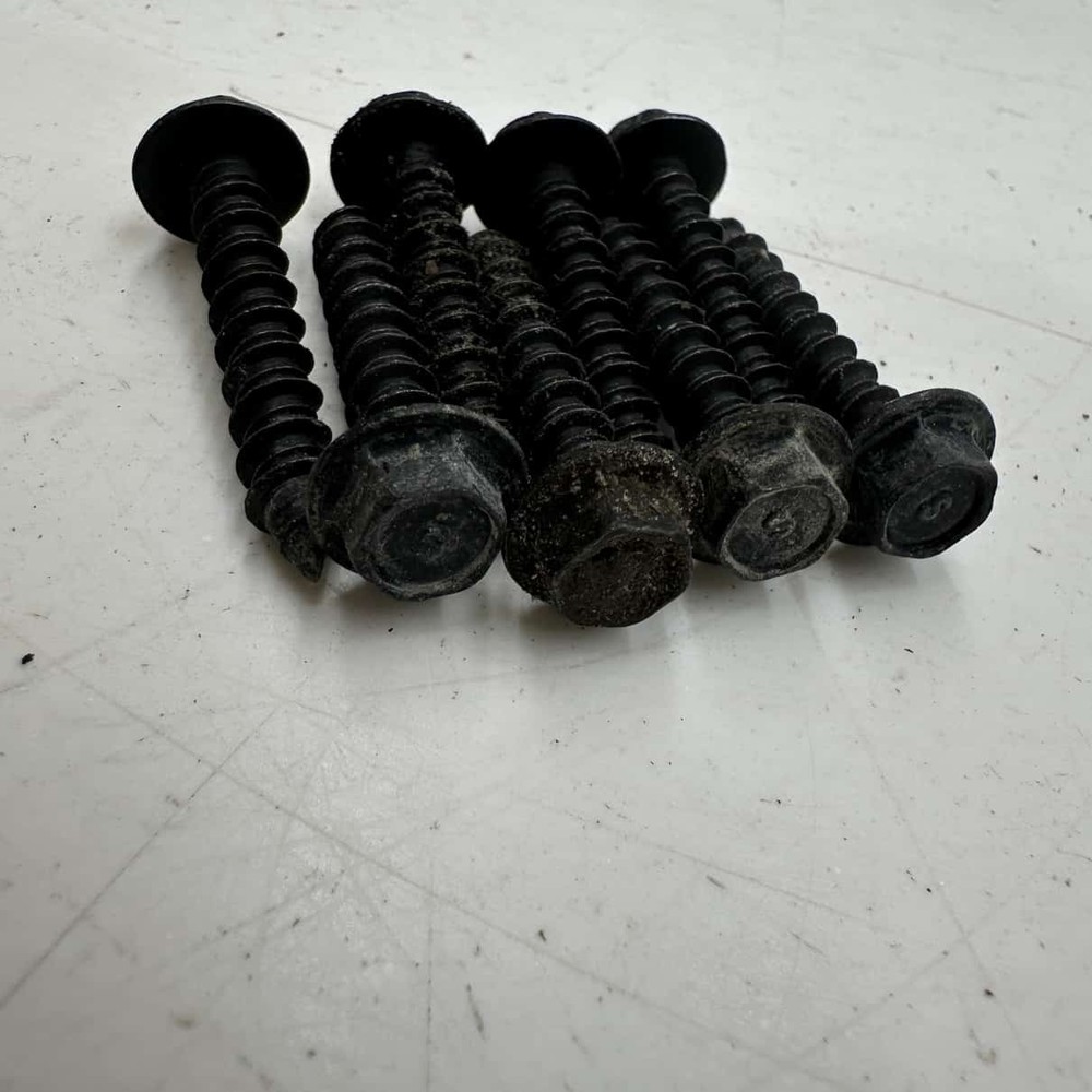Screw - 2022 BOBCAT UV34