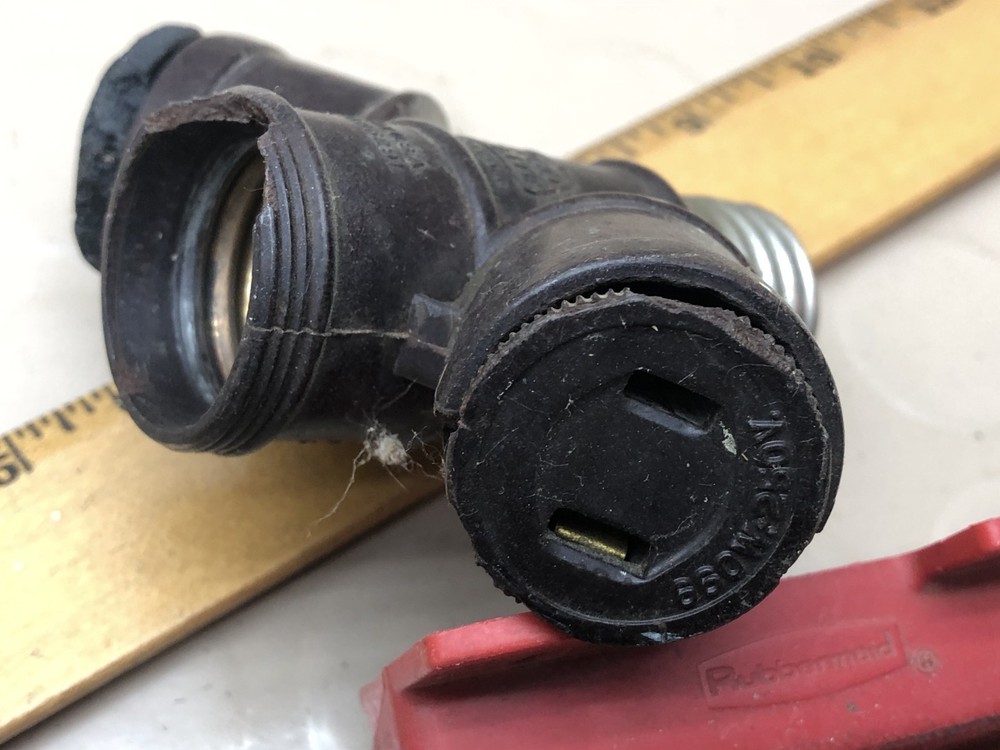 vintage Bakelight Hemco trip-lite Triple Socket + inserts