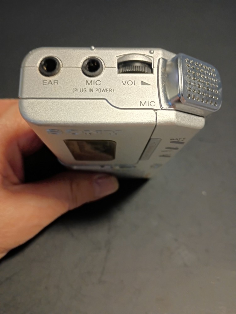 Sony M-830V Handheld Cassette Voice Recorder. Not functioning Read