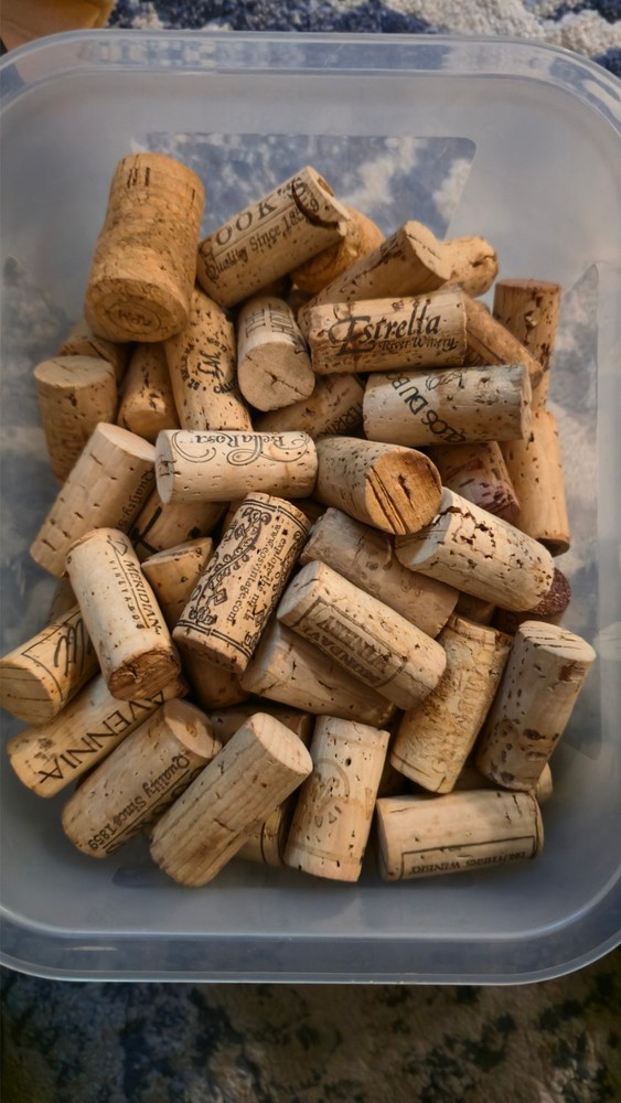 100 Ct. Premium Wine Corks Assorted - PREOWNED EXCELLENT COND