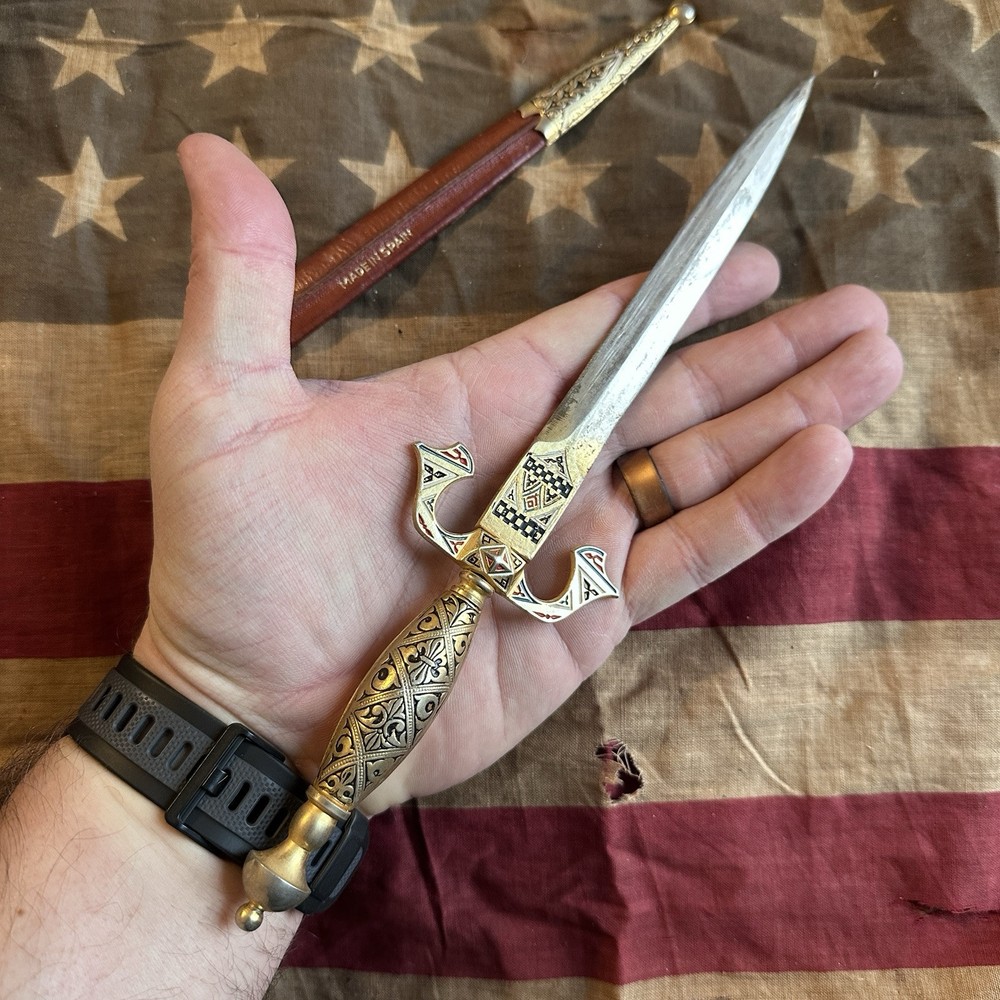 Medieval Style Dagger With Sheath