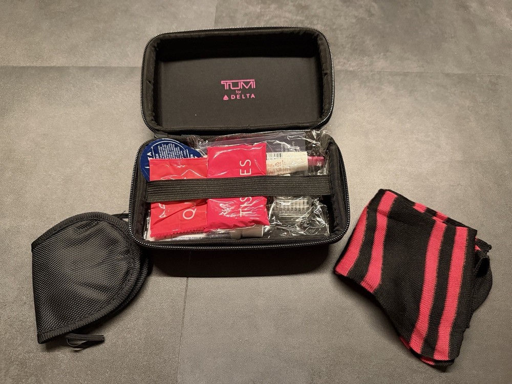 Tumi Delta Amenity Kit