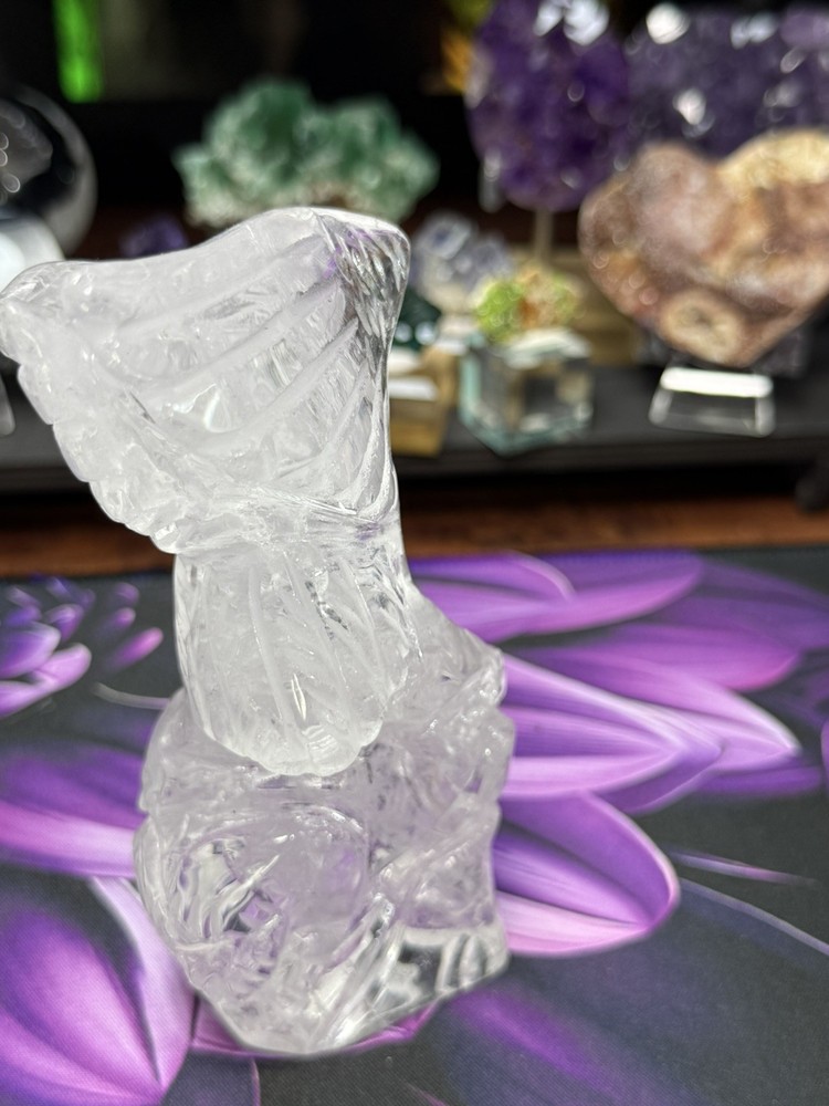 CLEAR QUARTS EAGLE CARVING 5X3X2" GREAT RAINBOWS