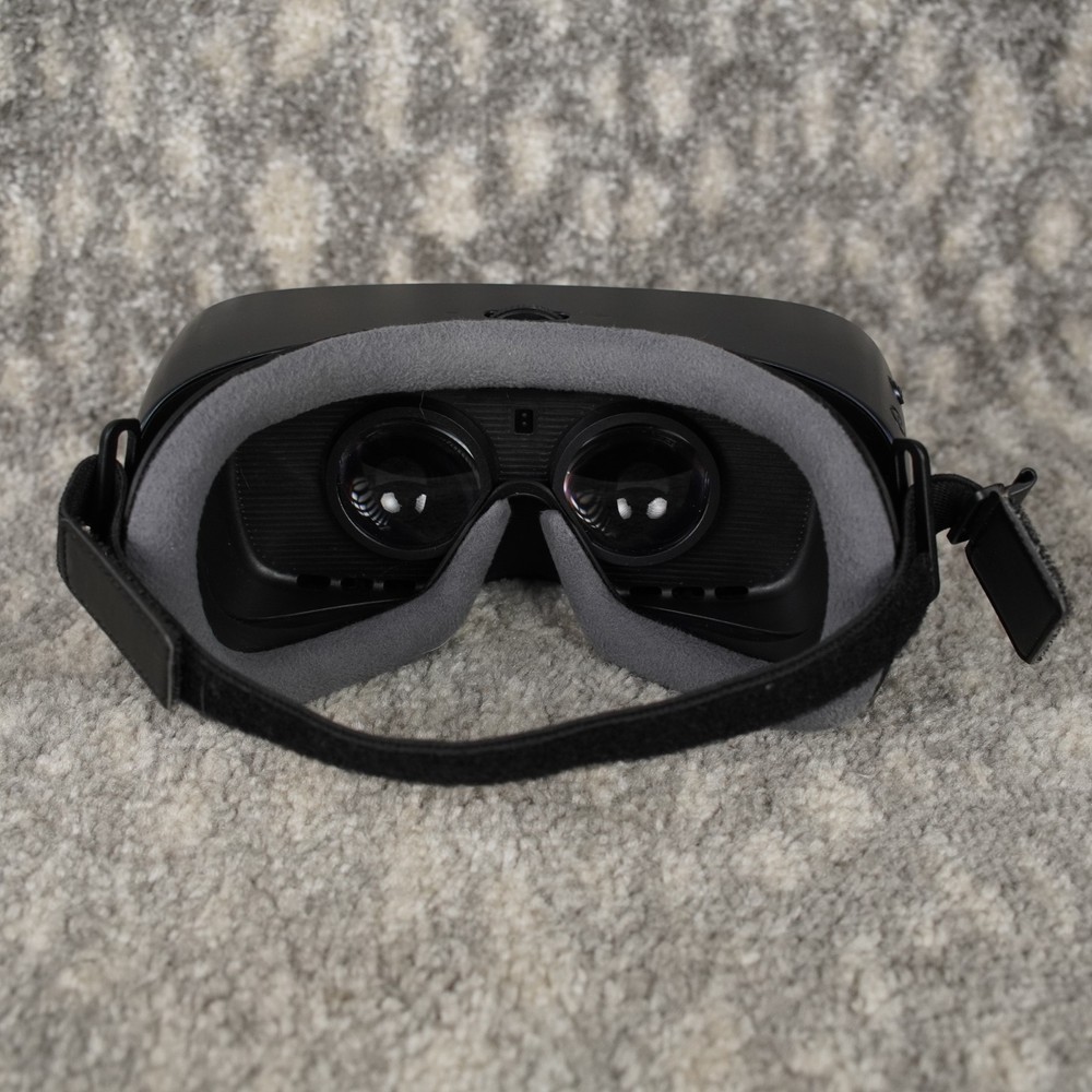 Samsung Gear VR SM-R324 With Controller VR Powered By Oculus