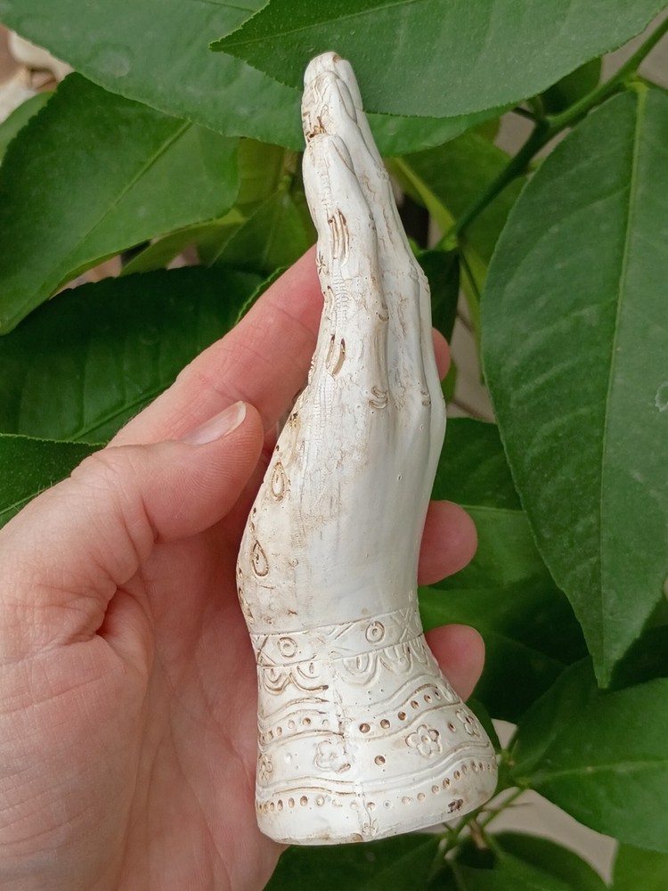 White Psychic Fortune Teller Palmistry Hand Divination