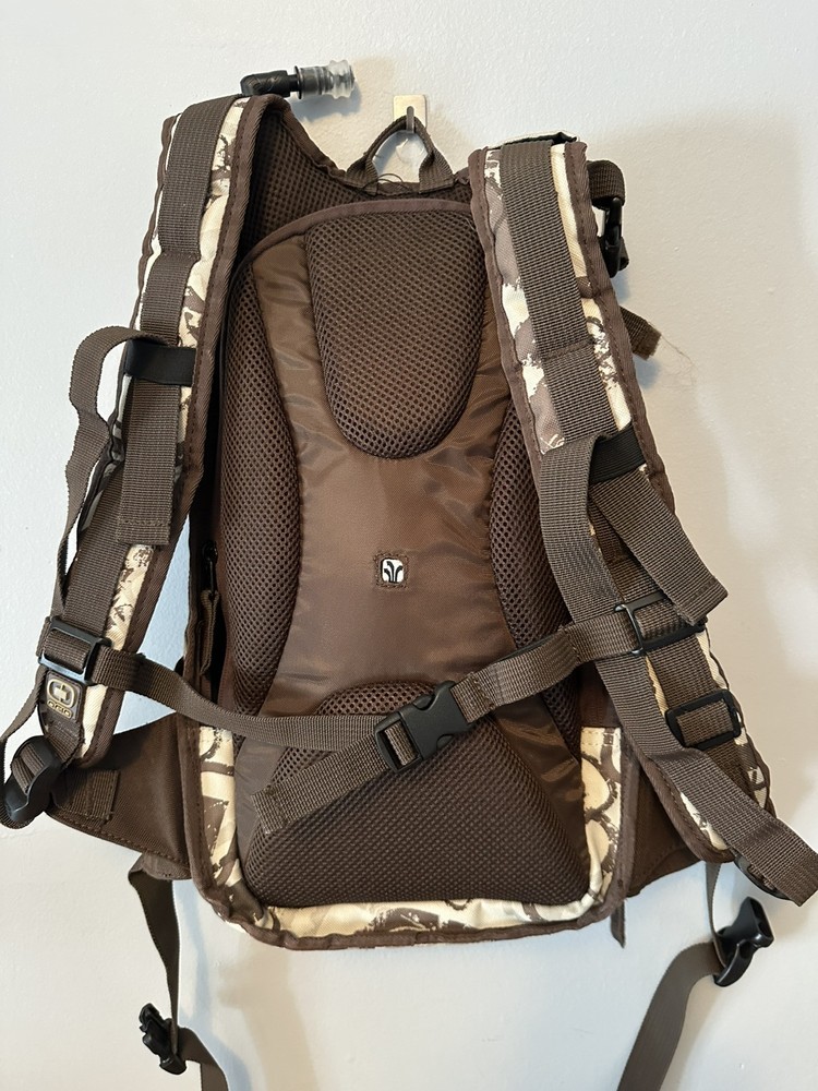Ogio Hydration Backpack 2 Liters 70 Oz