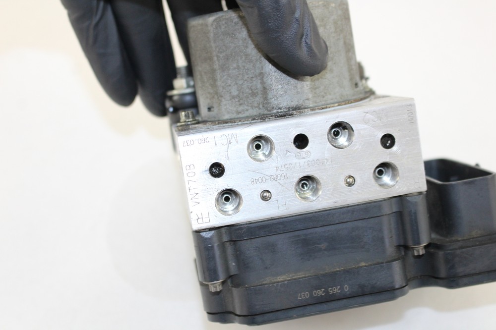 2015 15 Kawasaki Vulcan VN1700B Abs Control Module Pump