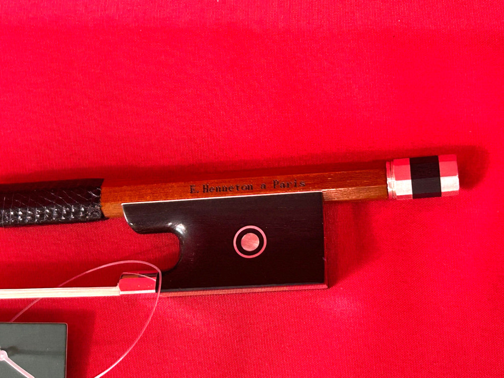E. Henneton a Paris Pernambuco Violin Bow 4/4 Silver Mount-Sartory Model
