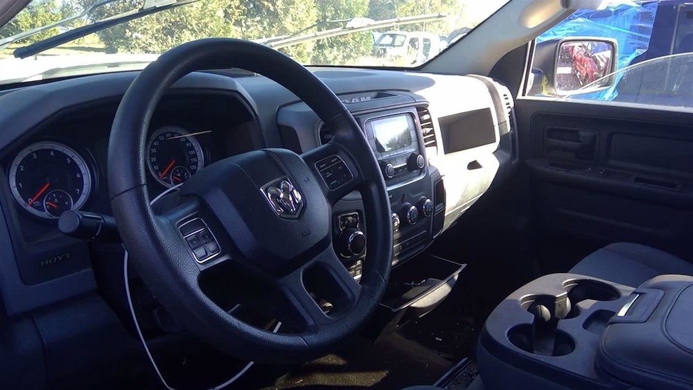 (LOCAL PICKUP ONLY) RAM1500 2015 Air Shutter 2049201