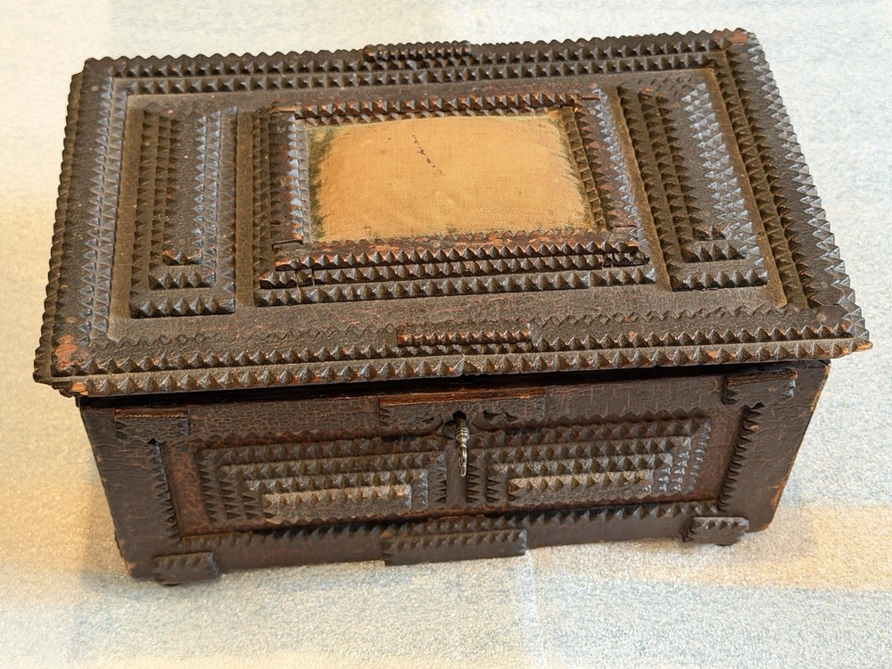 Primitive Tramp Box