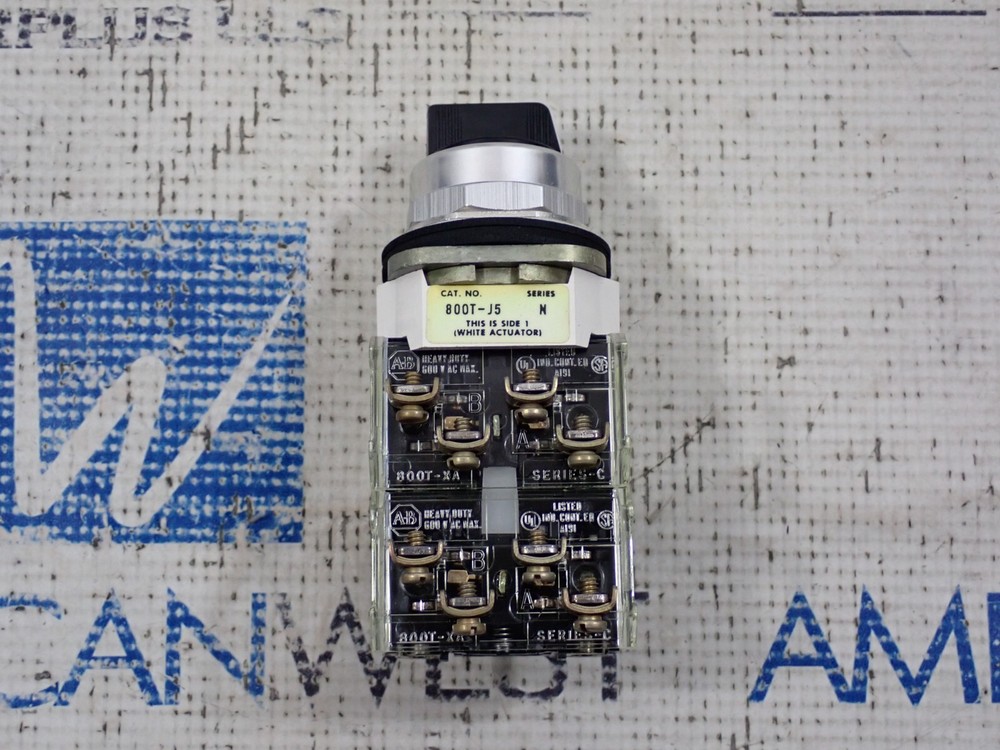 New Allen Bradley 800T-J5 Selector Switch 3 Pos spring return Rt
