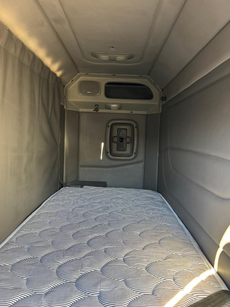 Peterbilt Sleeper 36" Flat top