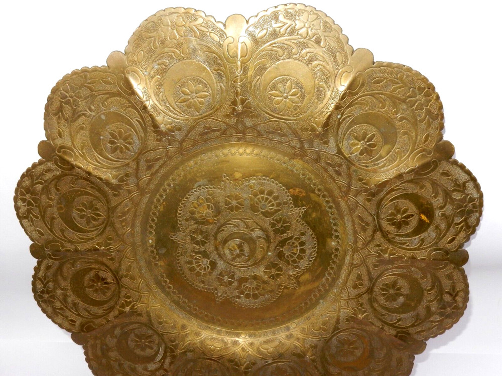 VINTAGE BRASS HAND ETCHED MIDDLE EASTERN CRESCENT MOON PATTERN PLATE TRAY