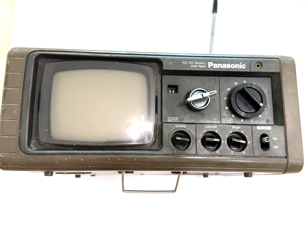 VINTAGE PANASONIC SOLID STATE PORTABLE TELEVISION TR-525
