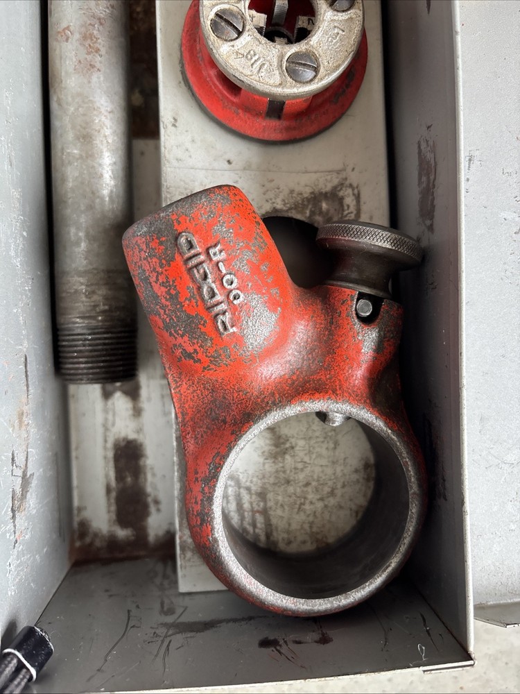 RIDGID 00-R RATCHETING THREADER, DIES AND HANDLE IN CASE