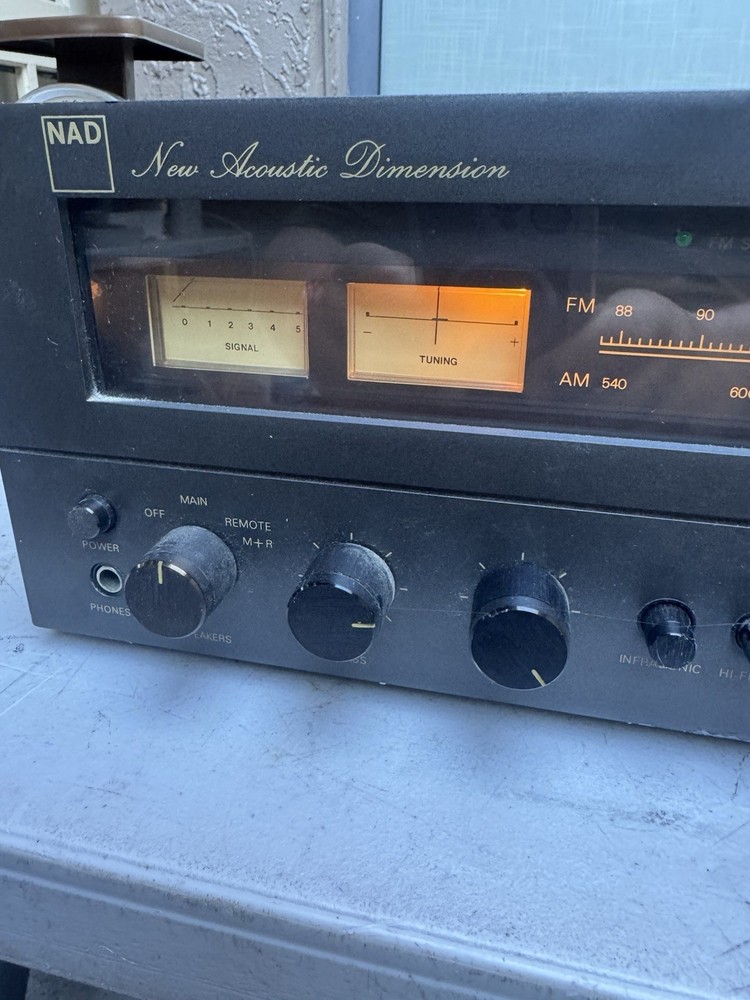 NAD 7045 stereo receiver good