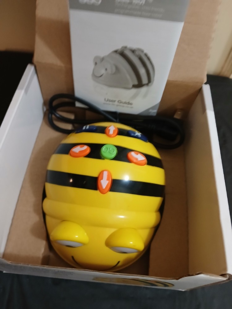 Bee-Bot Programmable Toy Robot Educational STEM Rechargeable Coding Toy IT10380