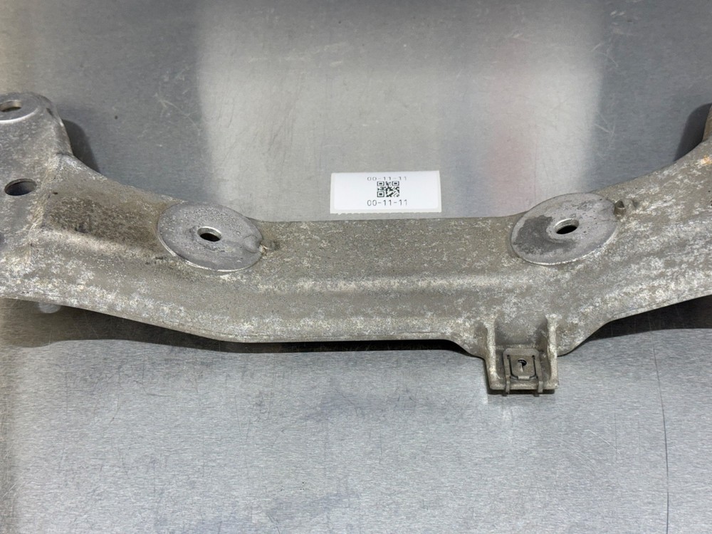 06-13 BMW E90 E82 E92 335i Automatic Transmission Mount Bracket Support OEM