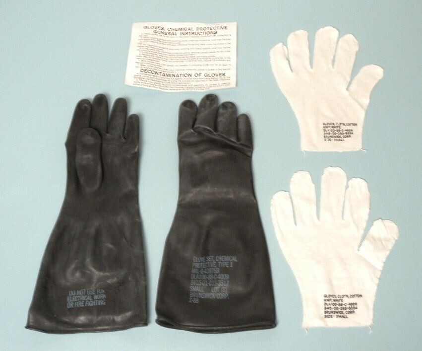Glove set chemical protective Small. Includes cotton inserts and rubber outer...