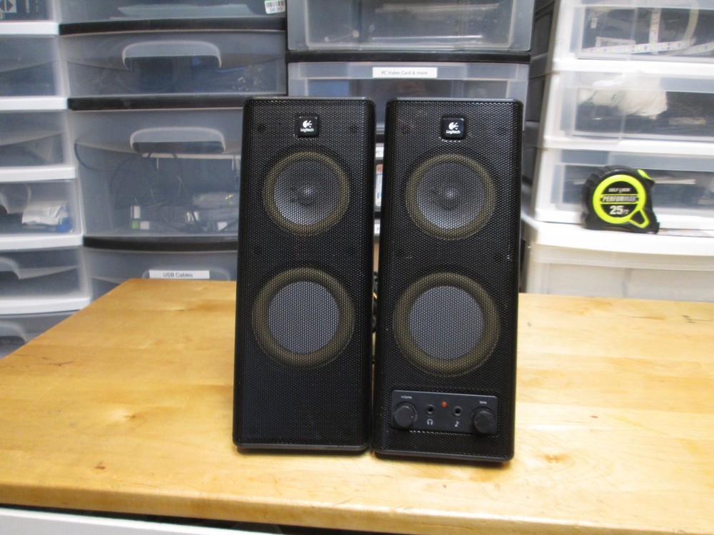 LOGITECH COMPUTER SPEAKERS SET S-0264A - GOOD CONDITION Works Good