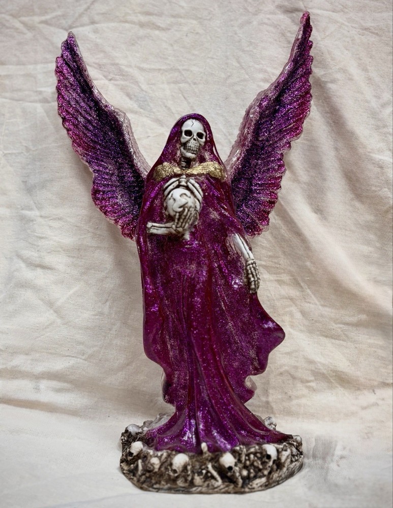 Santa Muerte Morada con Alas  17”