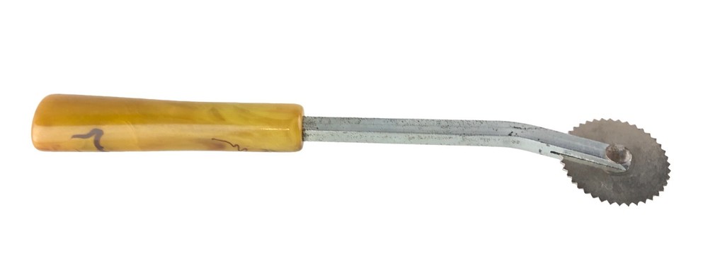 Vintage Pie Crust Cutter Butterscotch Bakelite Handle 6”