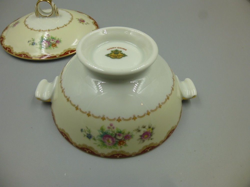 MEITO KEEPSAKE PATTERN IVORY CHINA CREAM AND SUGAR SET