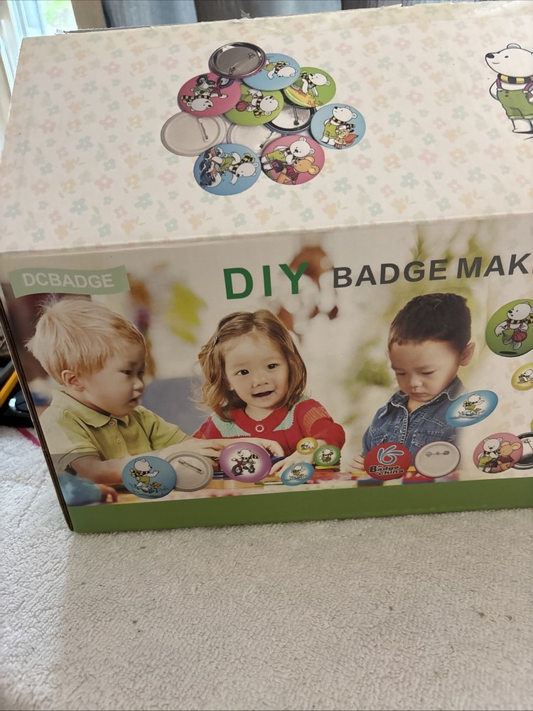 Childrens DIY Button/Badge maker Model 108. NEW