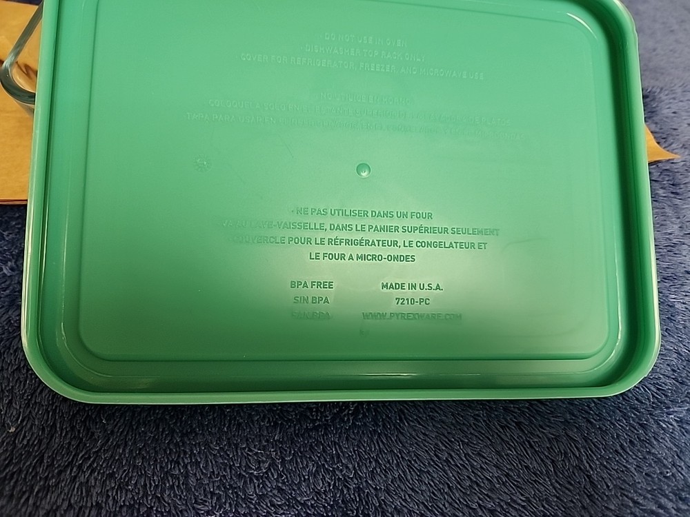 Pyrex 3 Cup Dish With Green Lid 7210