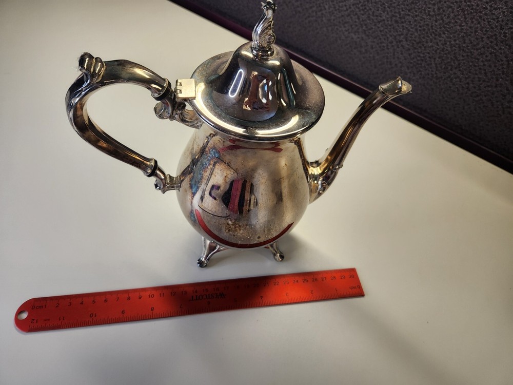 Oneida Silver Plated Tea or Coffee Pot, 9 1/4" tall
