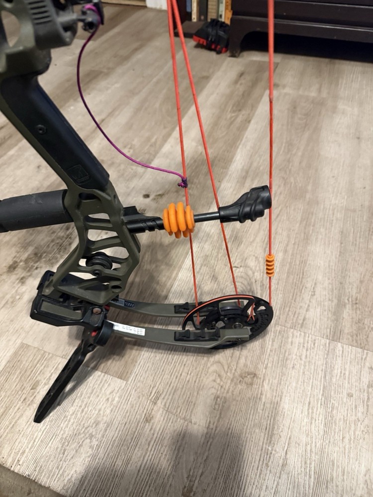 Bear Archery Escalate 70lbs Rt hand