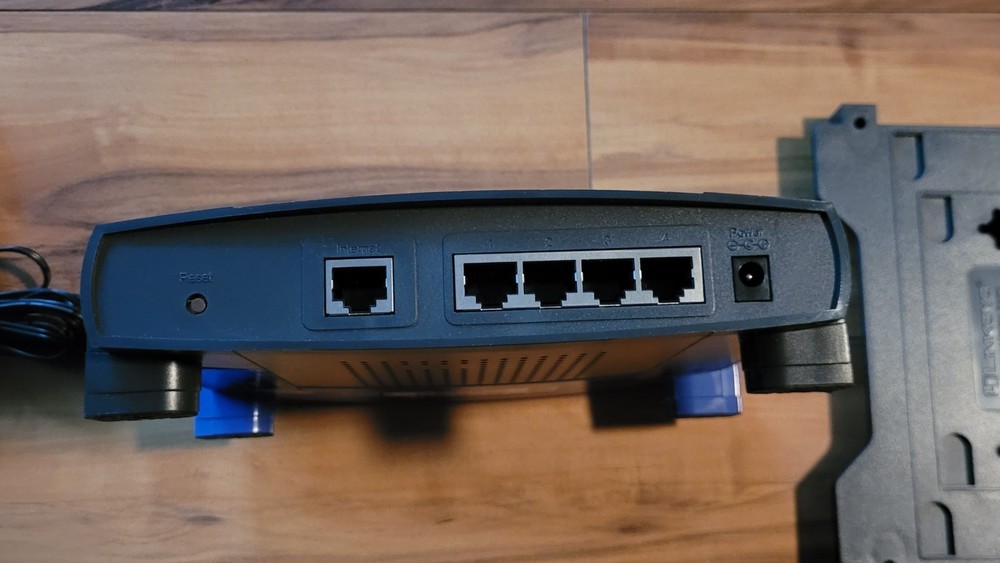 Linksys BEFSR41 Cable/DSL Router with 4-Port Switch Makes A Great Gift