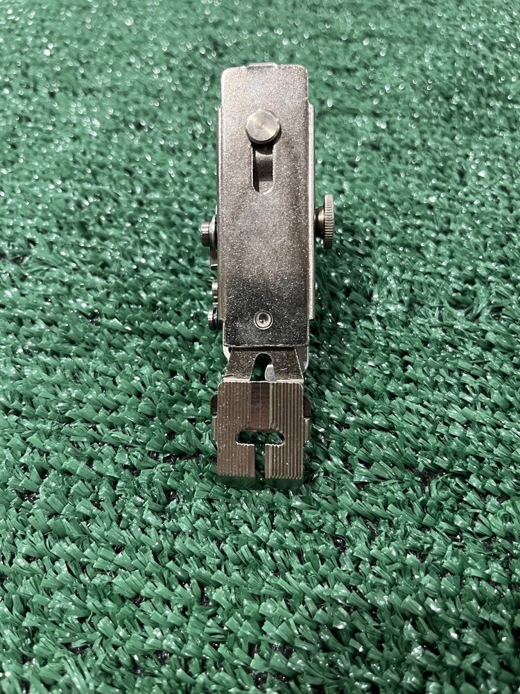 White Decorative Zigzagger Vintage