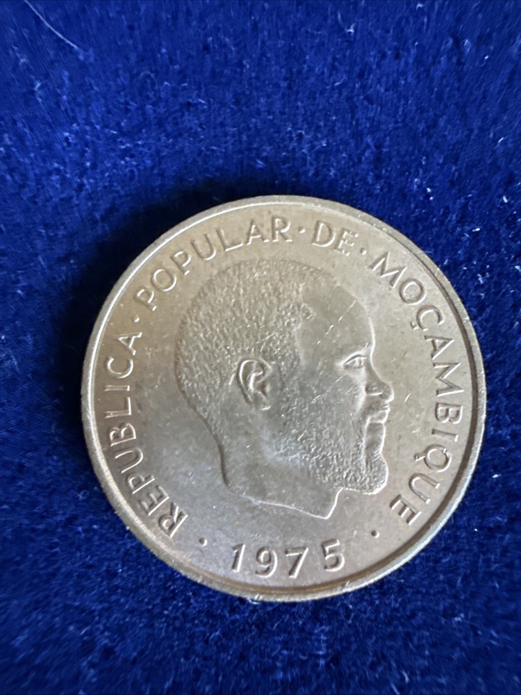 Mozambique 10 Centimos 1975