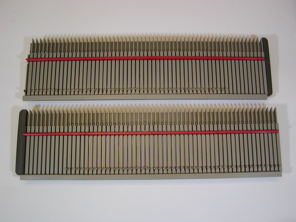 BOND INCREDIBLE SWEATER MACHINE NEEDLE BEDS