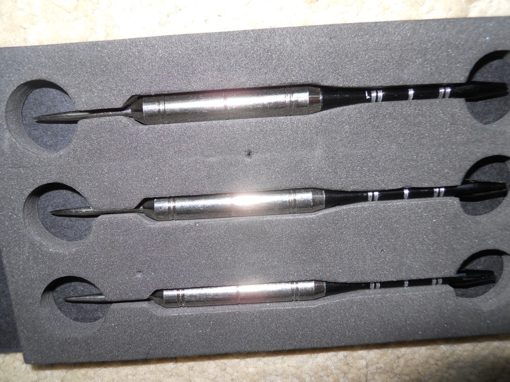 3 Dart Set. Appears never used.
