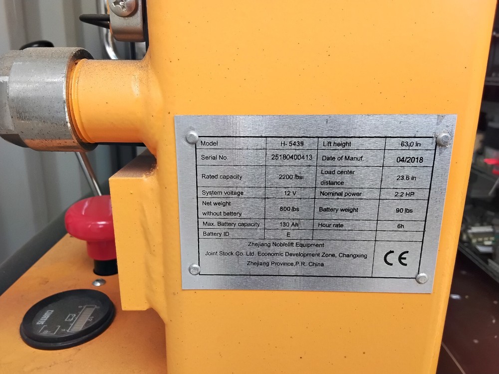 Uline H-5439 Straddle Stacker (LOCAL PICK-UP)