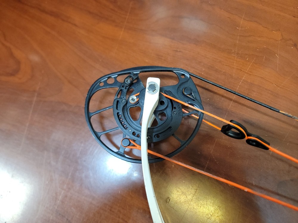 PSE Citation 40 RH Target Archery Compound Bow, Evolve Cam System 28" 60lb Draw