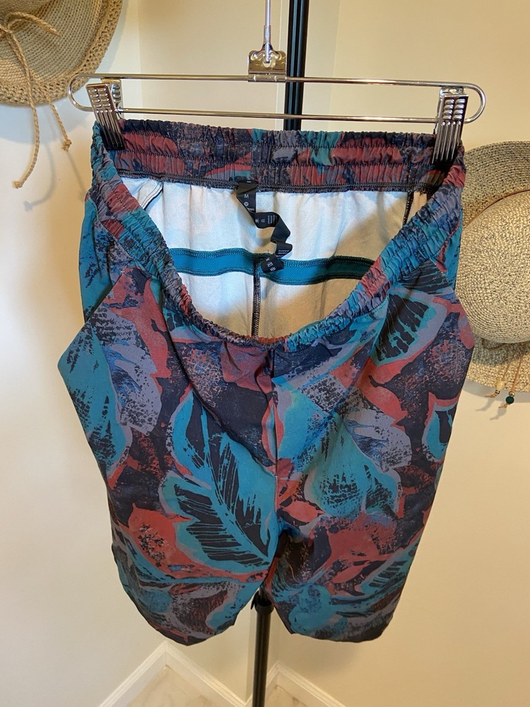 mens lululemon size medium shorts