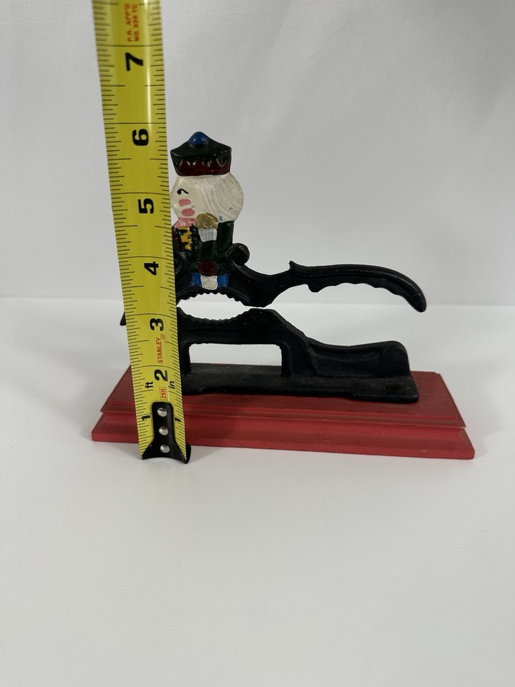 RARE VINTAGE NUTCRACKER CAST IRON NUT CRACKER