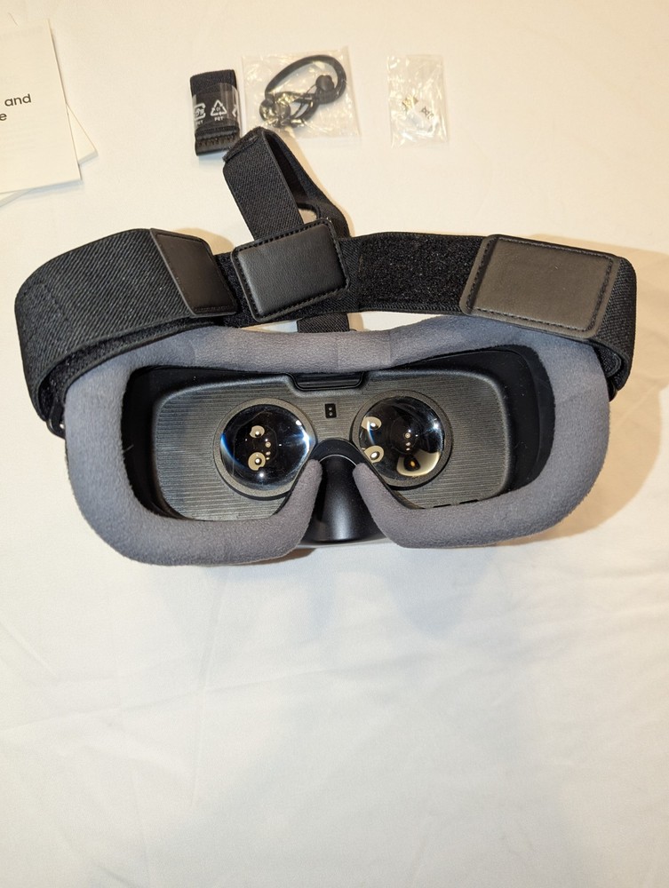 Samsung Gear VR SM-R324 With Controller