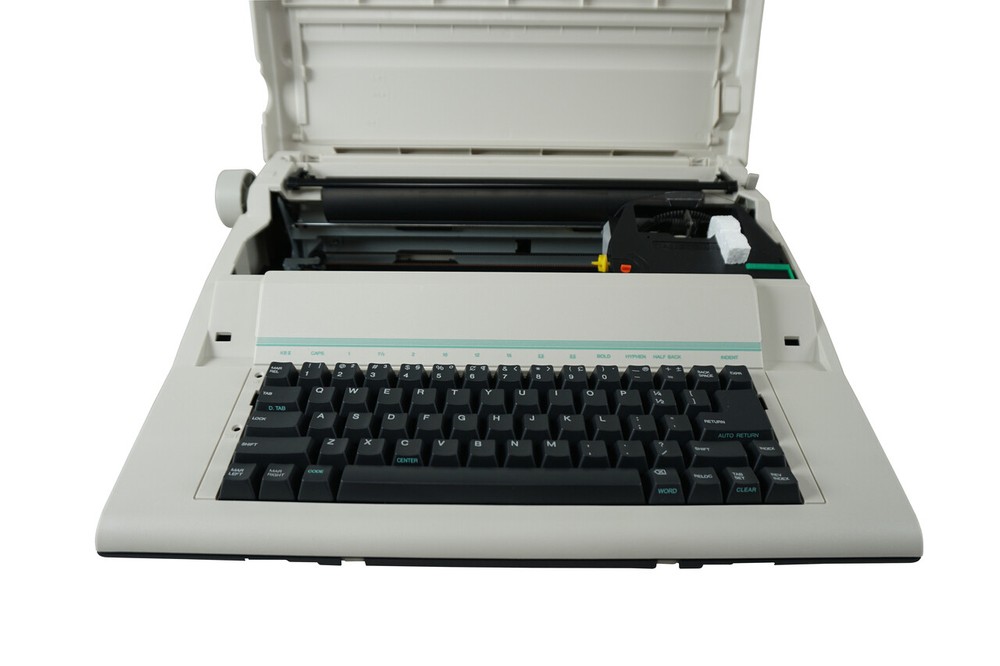 Nakajima WPT-150 Portable Electronic Word Processing Typewriter