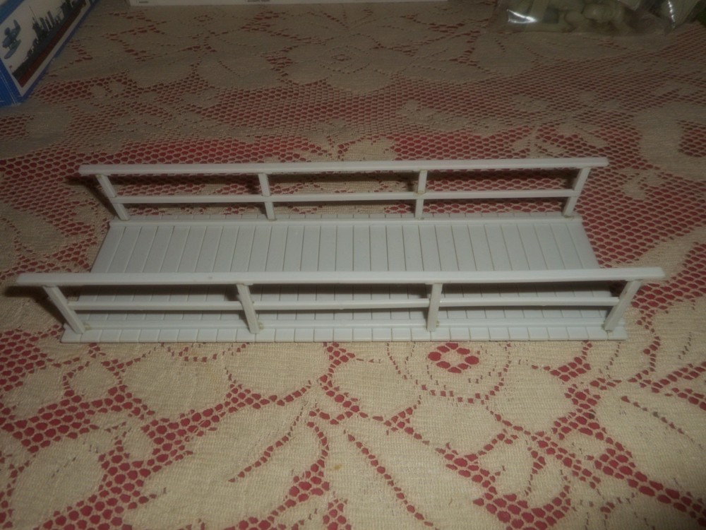 1/35/32 SCALE PLASTIC FOOT BRIDGE MODEL KIT, BUILT MAKER UNKNOWN